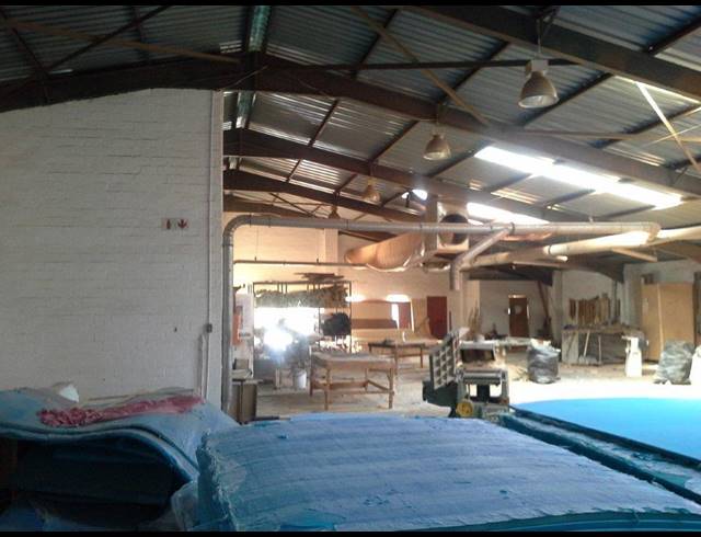 1,337M² FACTORY TO LET IN WESTLAKE